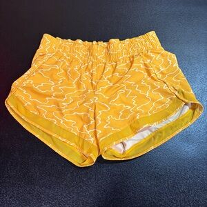 Athleta Yellow Patterned Women's Running Shorts